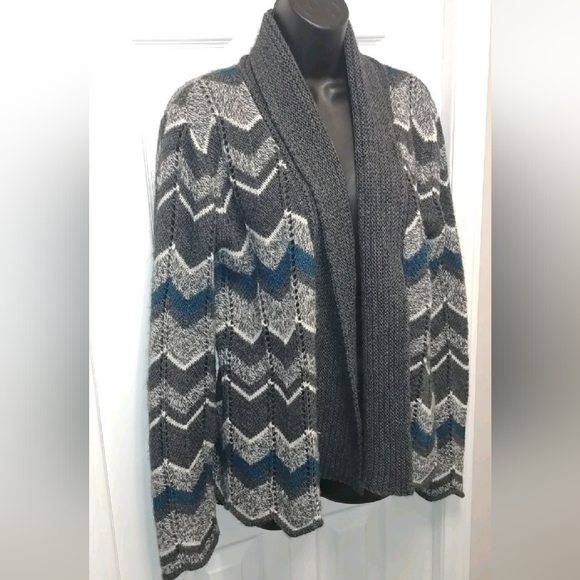 Chevron Patterned Cardigan - Picture 2 of 7